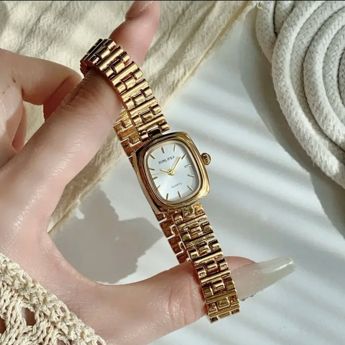 Sunlifex Women's Small Square Watch – Elegant Retro Luxury