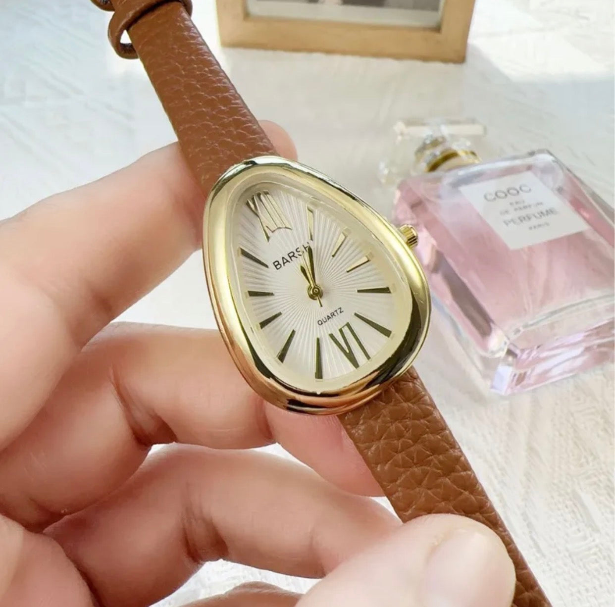 Retro Elegance Women’s Quartz Watch