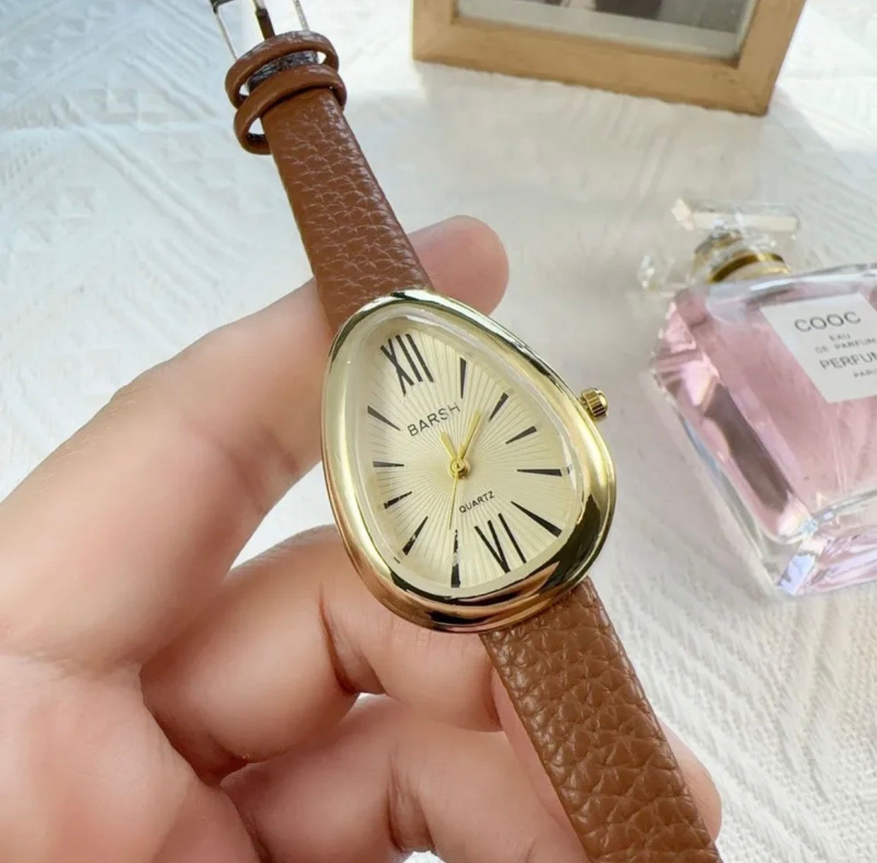 Retro Elegance Women’s Quartz Watch