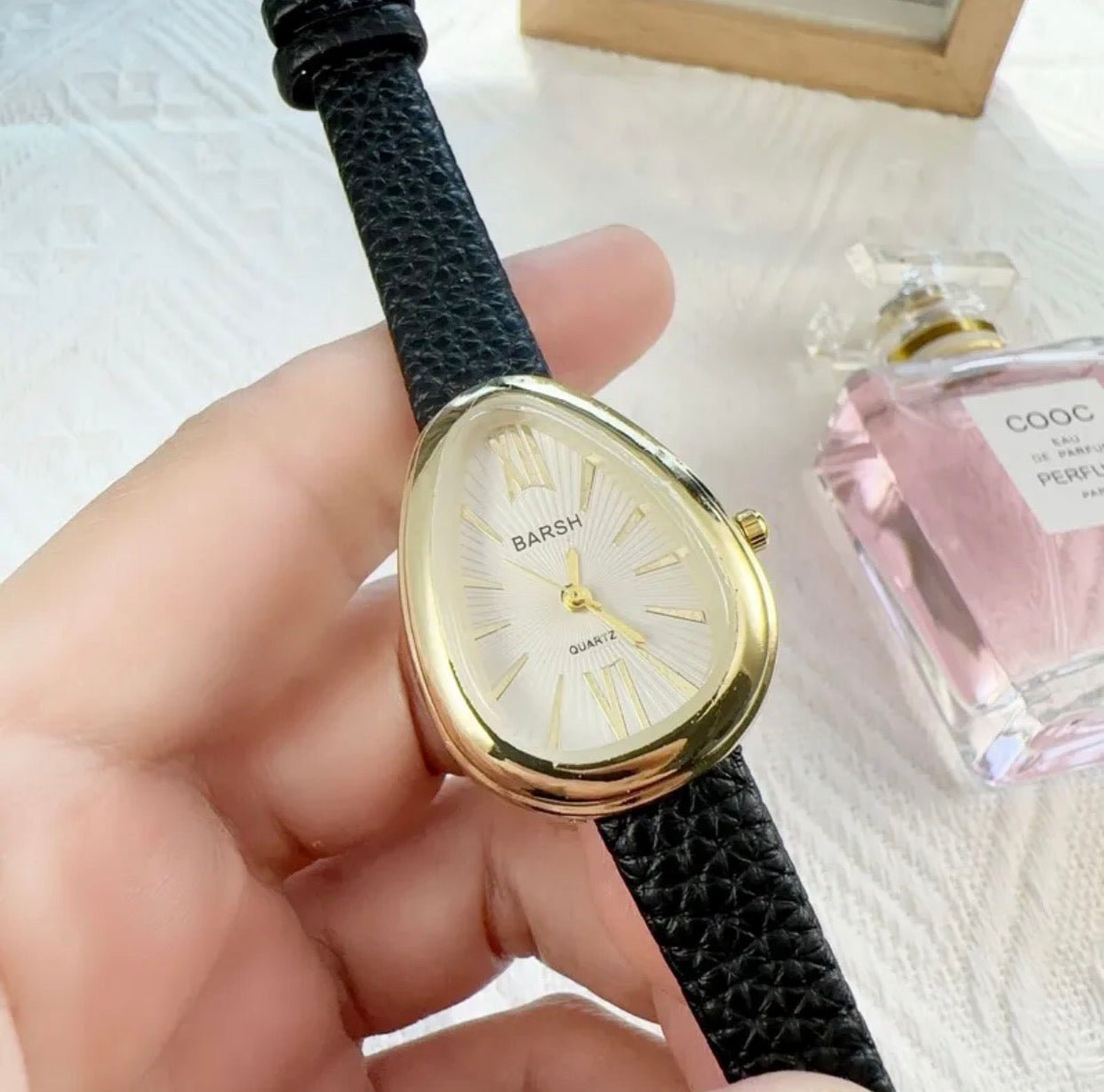 Retro Elegance Women’s Quartz Watch