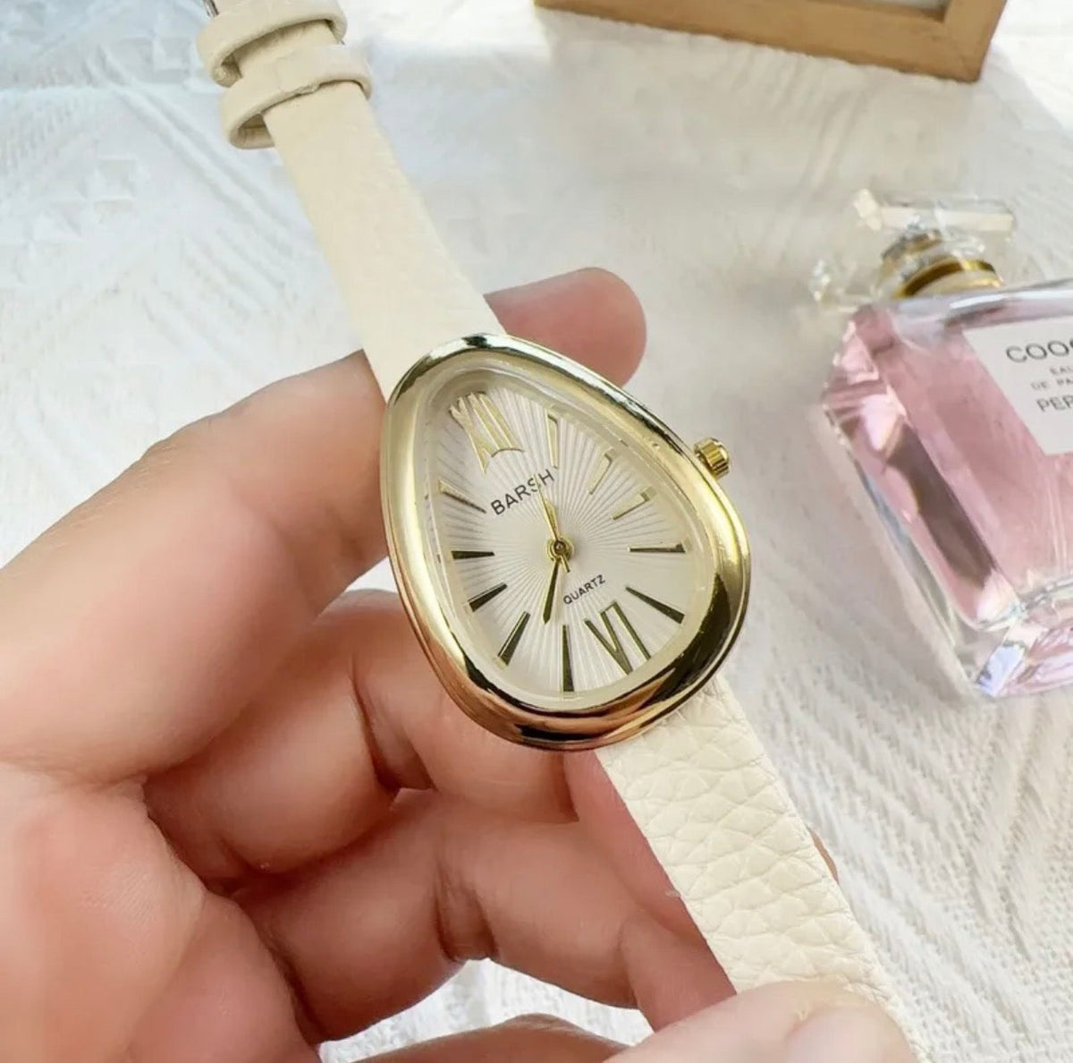 Retro Elegance Women’s Quartz Watch